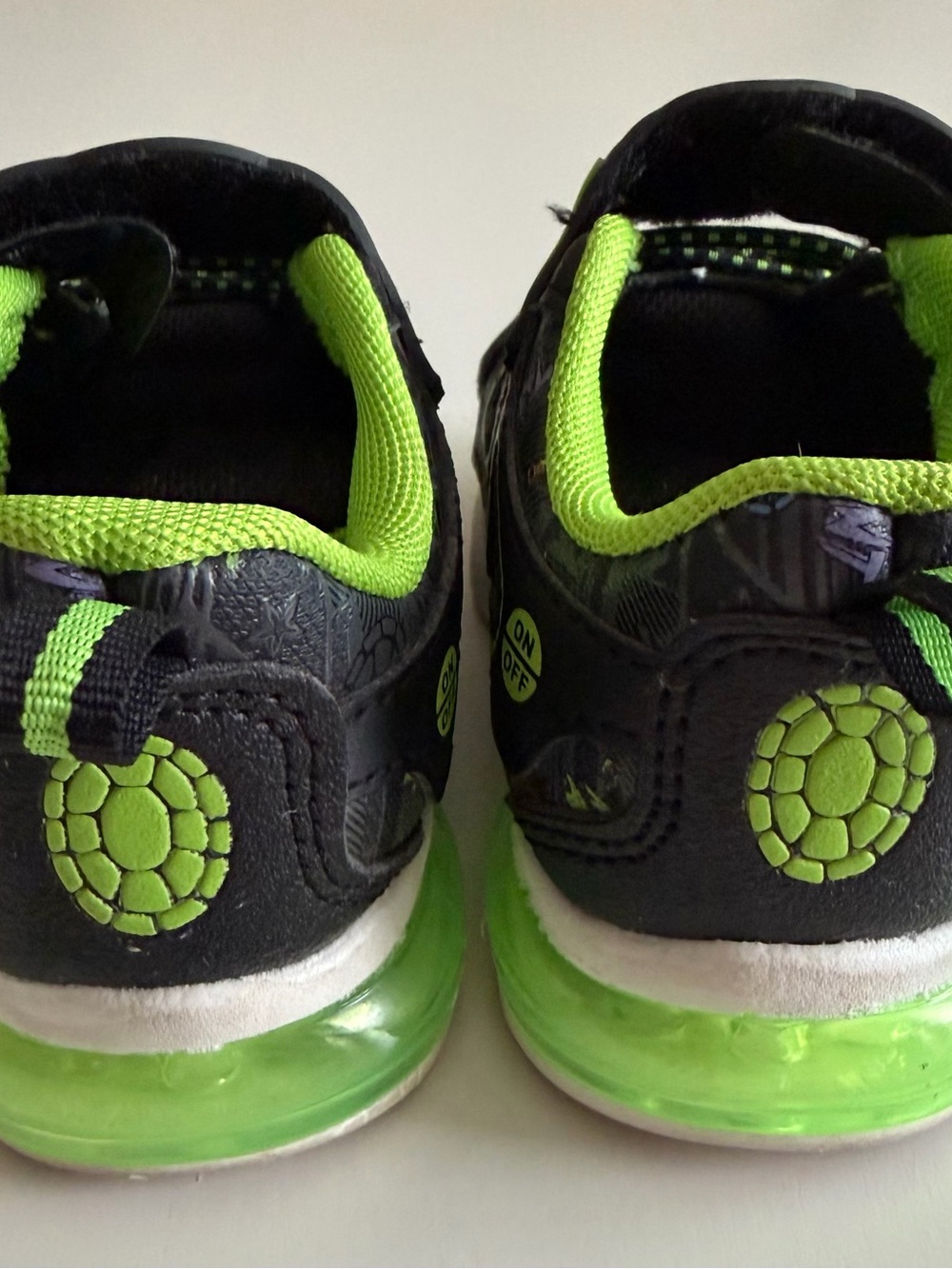 Kids Black & Neon Green Ninja Turtles Light-Up Sneakers Toddler 6 - Picture 4 of 9